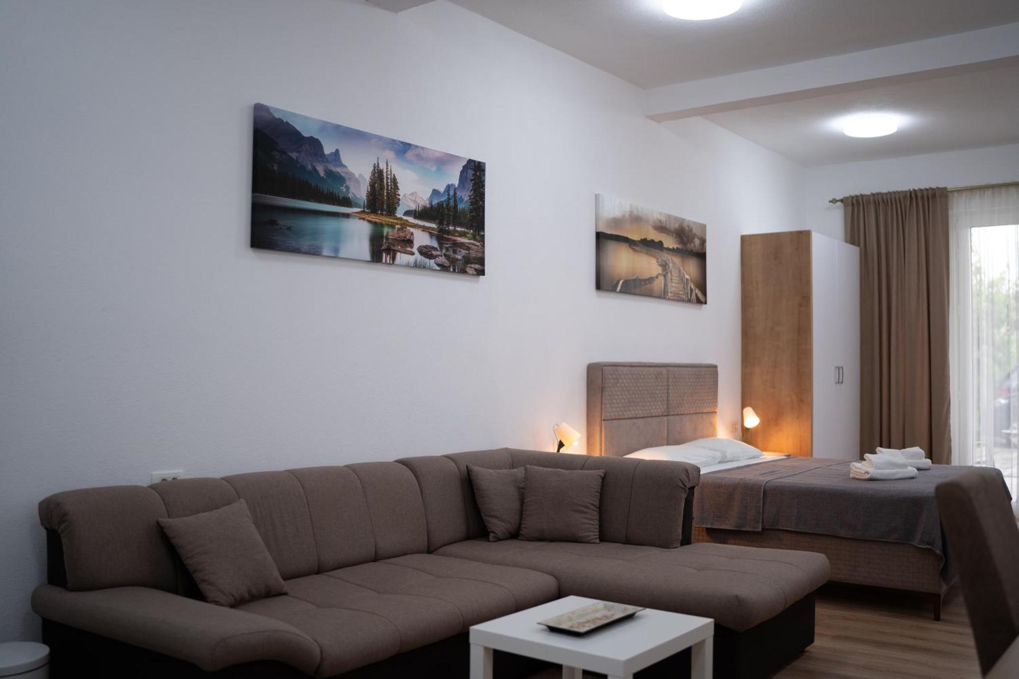 Dane Apartment Airport Podgorica Mitrovici  Exteriör bild