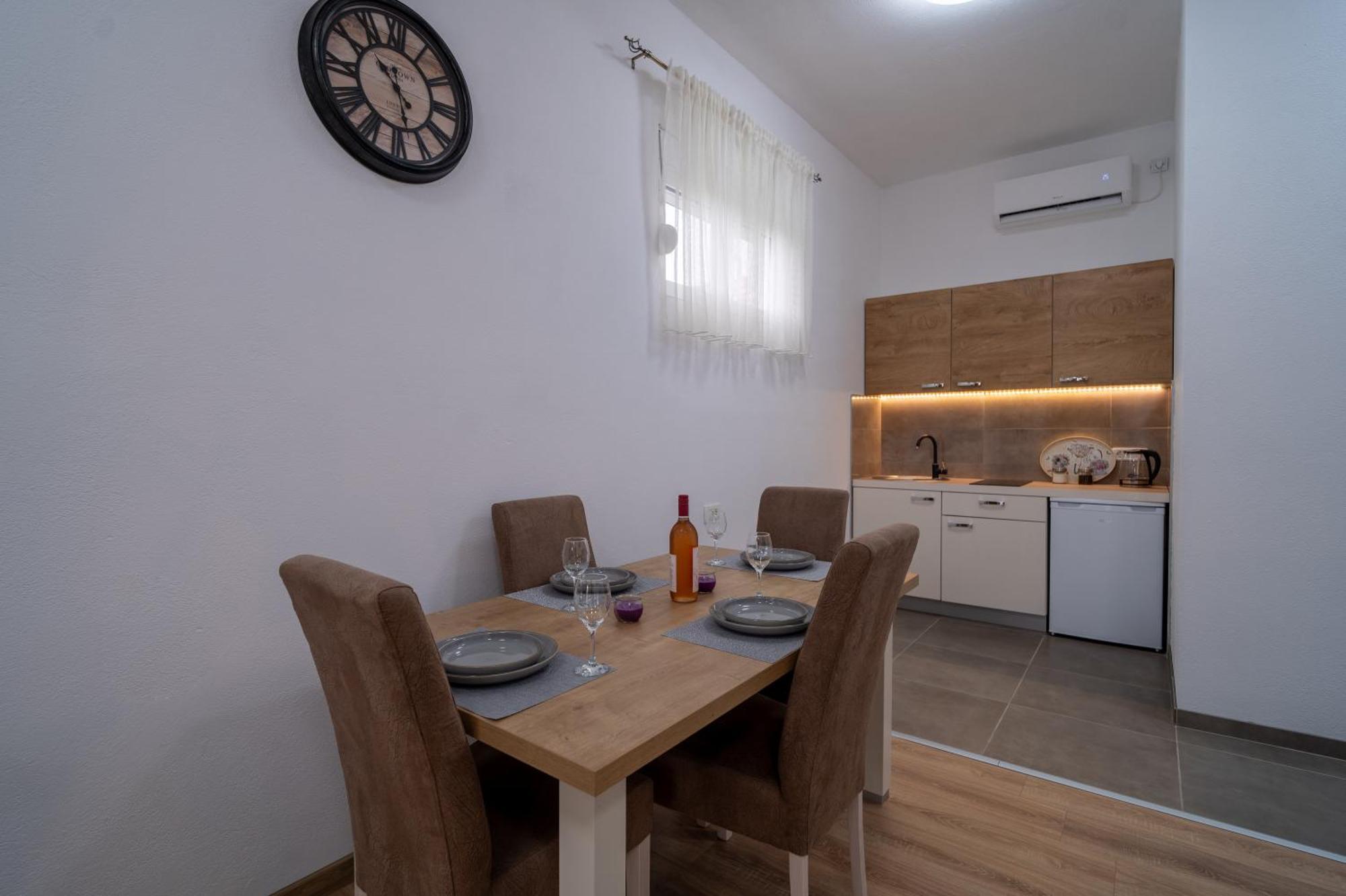 Dane Apartment Airport Podgorica Mitrovici  Exteriör bild