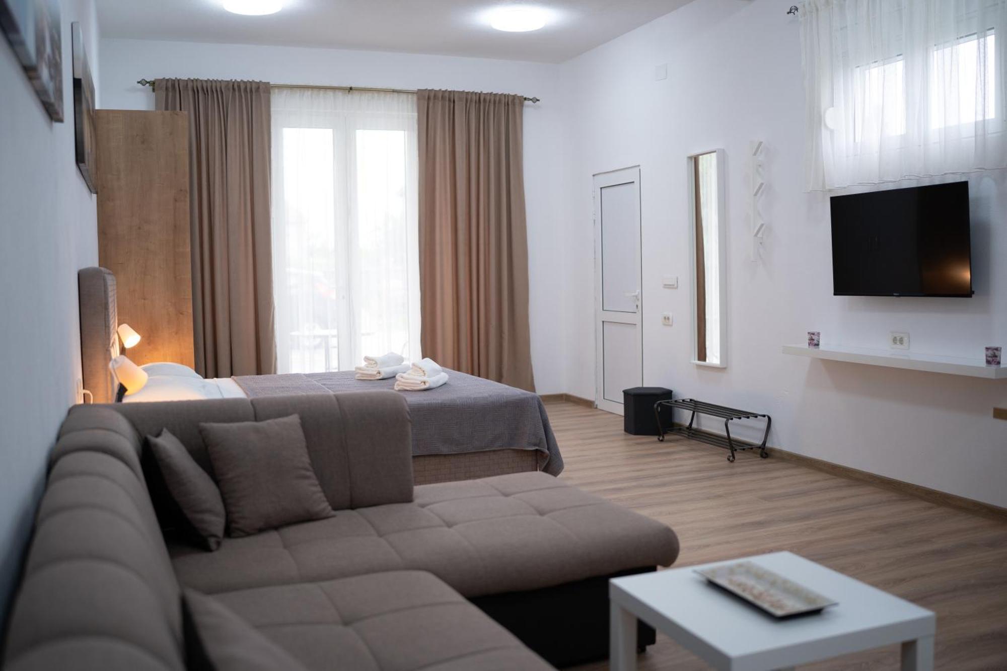 Dane Apartment Airport Podgorica Mitrovici  Exteriör bild