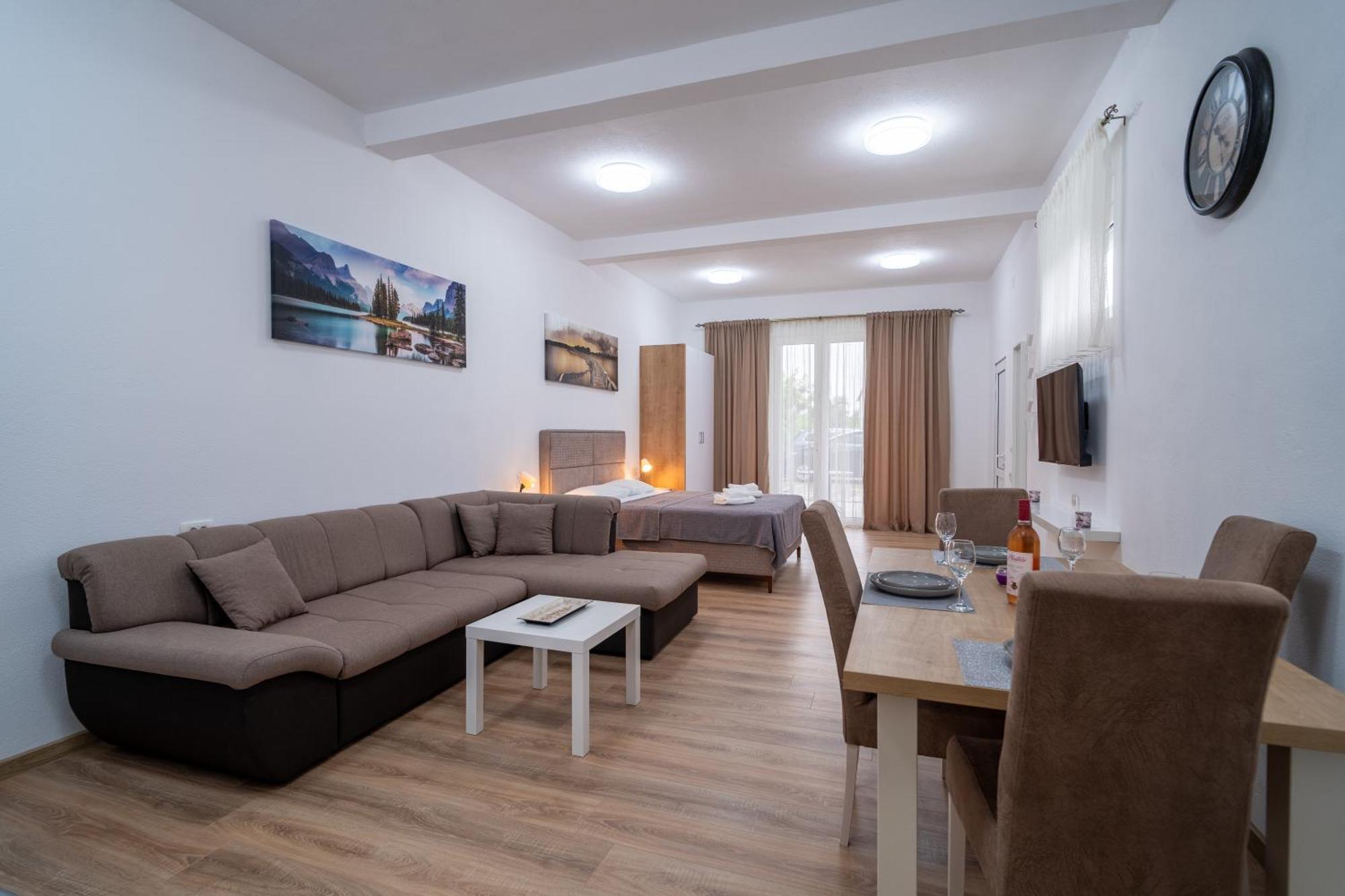 Dane Apartment Airport Podgorica Mitrovici  Exteriör bild