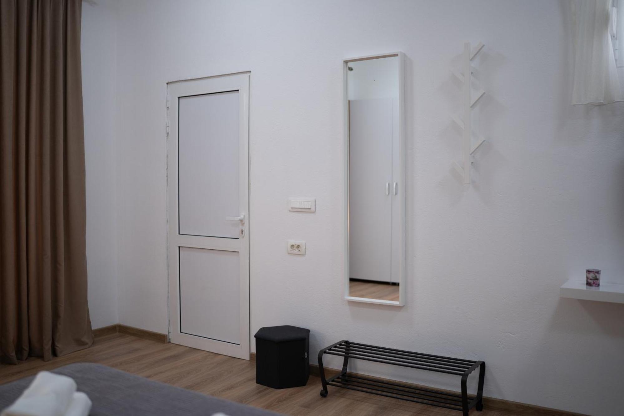 Dane Apartment Airport Podgorica Mitrovici  Exteriör bild